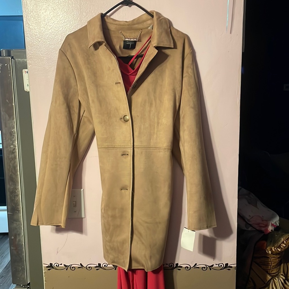 brand new women’s sized xl tags are still attached . Tan with pockets.